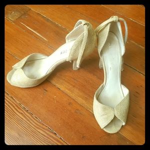 Chelsea Crew | Retro Gold Heels